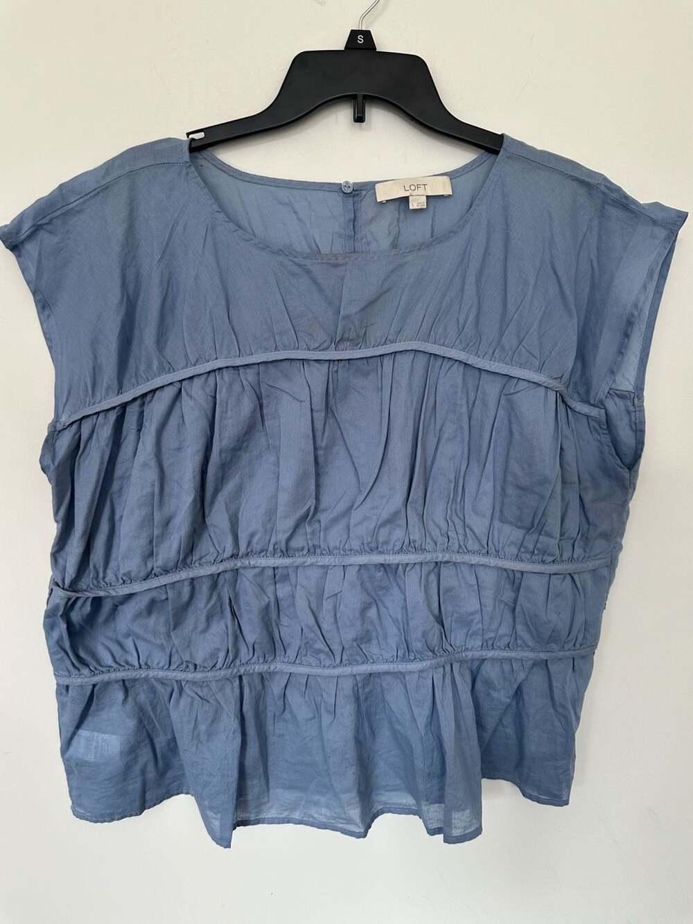 100% Cotton Loft Blouse Size L Blue Tiered Ruffle Cap Sleeve Top